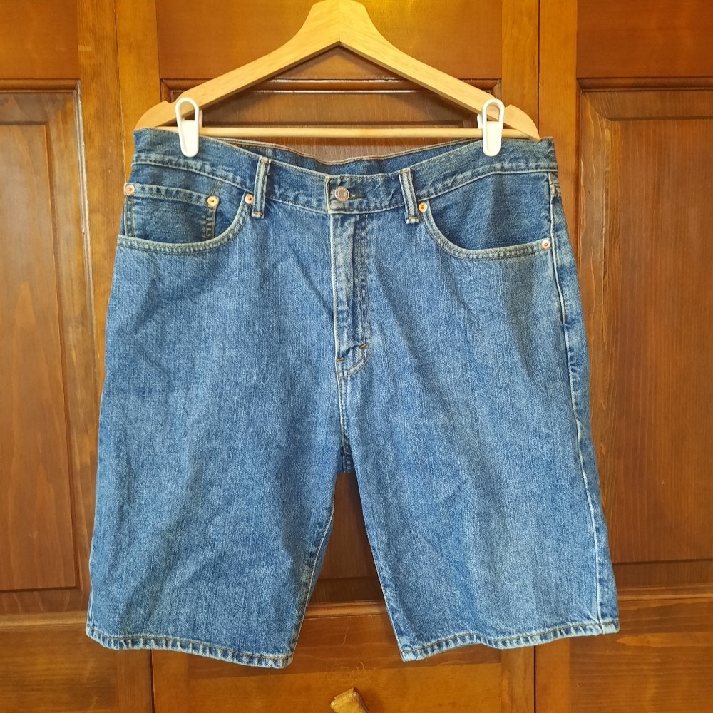 Levi's 505 Regular Fit 10" Medium Wash Denim Jean Shorts Jorts Size 36